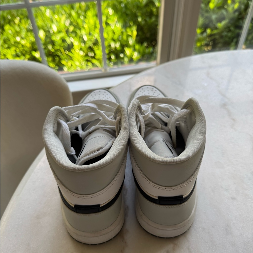 Nike Air Jordan 1 Retro Mid - Light Smoke - Picture 4 of 5